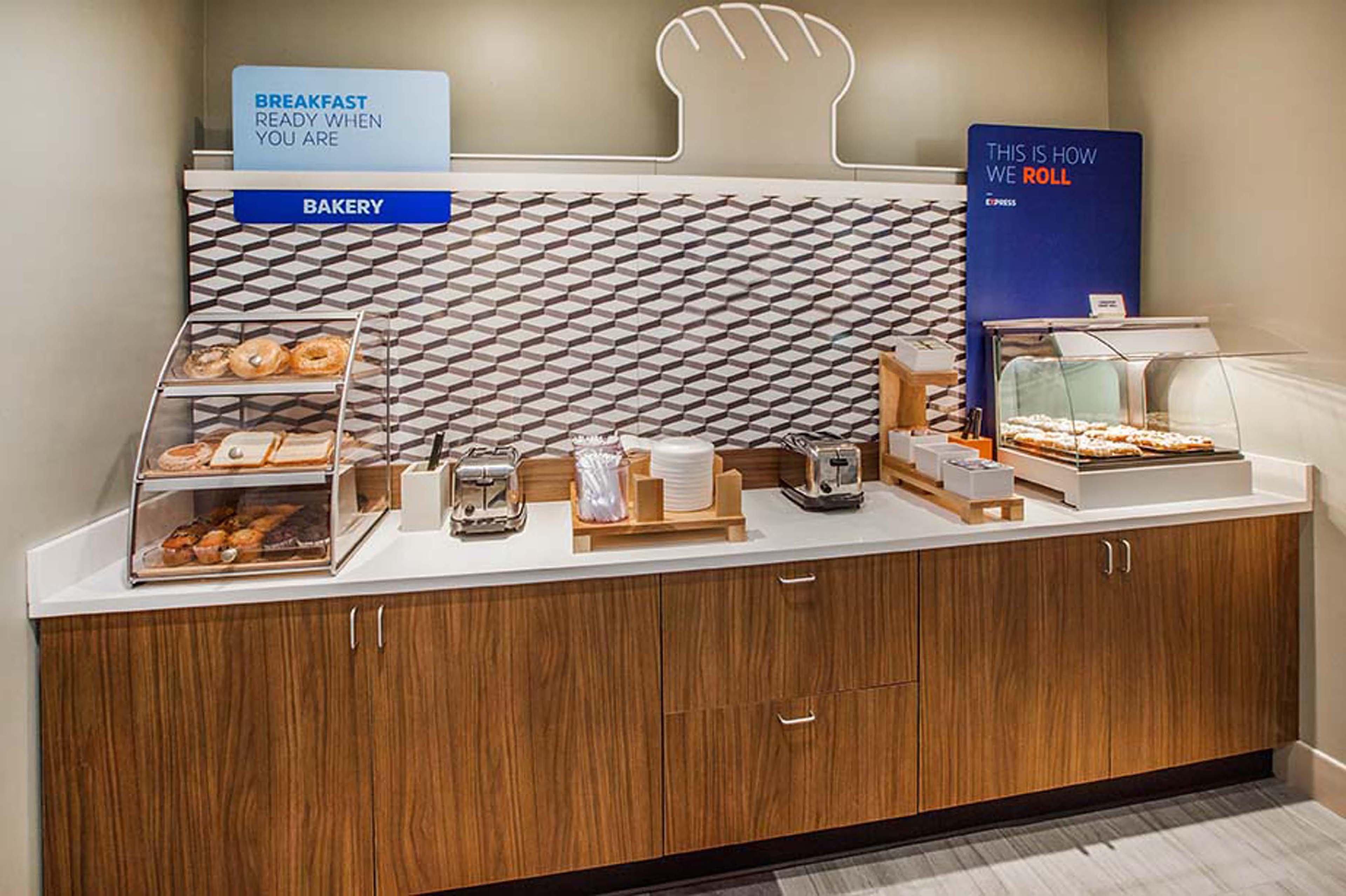 Holiday Inn Express Hotel Pittsburgh-North/Harmarville By Ihg Exterior foto